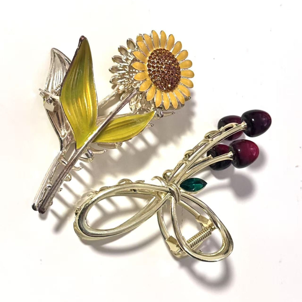 Petty hair clips for girls and women